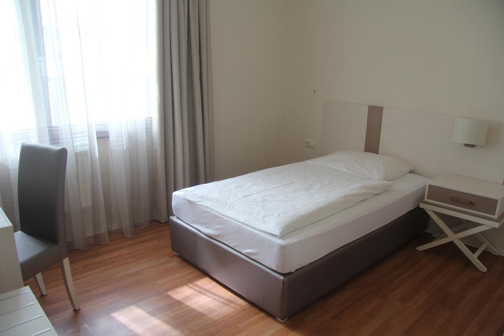 Hotel Centro สตุตการ์ต ภายนอก รูปภาพ