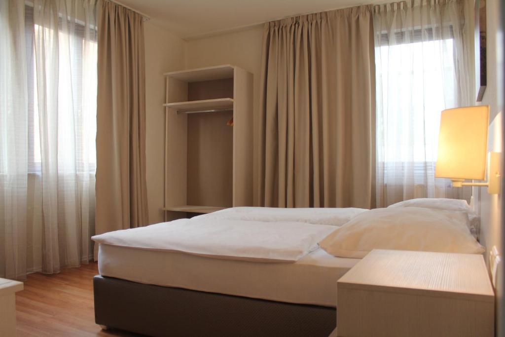 Hotel Centro สตุตการ์ต ภายนอก รูปภาพ