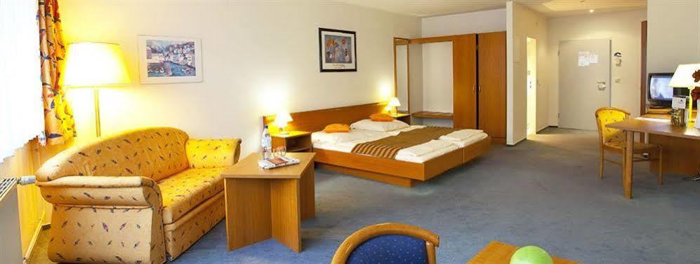 Hotel Centro สตุตการ์ต ภายนอก รูปภาพ